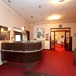 Hotel Polo Am Zob, Hamburgo