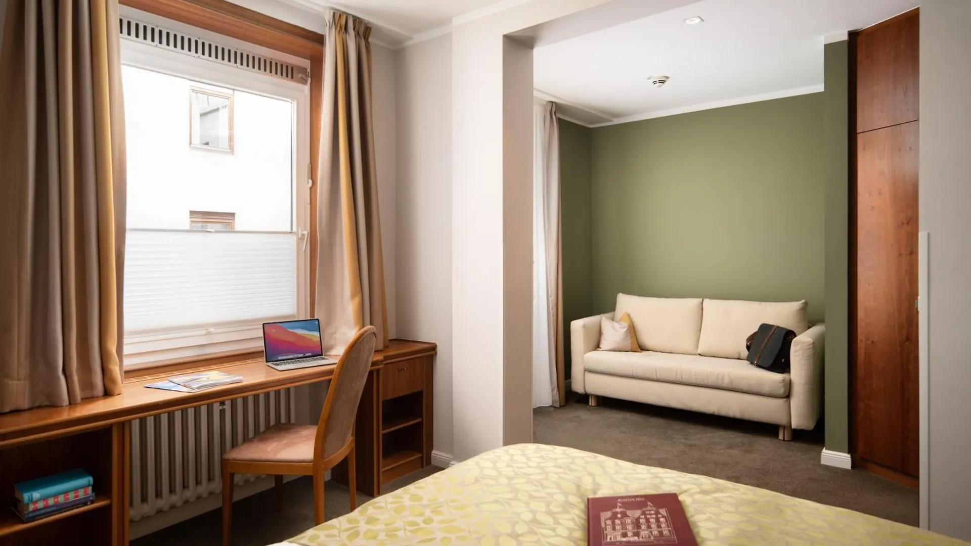 ****  Hotel Baseler Hof Hamburg Germany